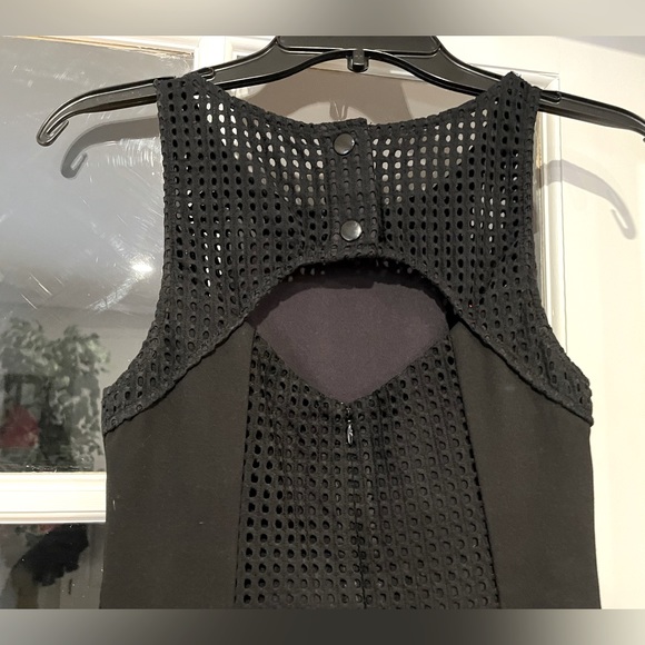 GUESS Black Sleeveless Top- size Small - Picture 7 of 10